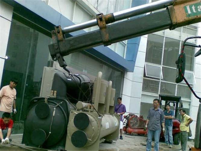 固镇县随车吊和汽车吊的核心区别是什么？哪种更省钱？